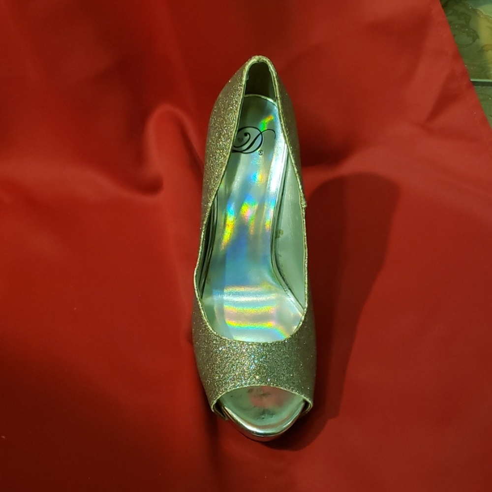 Heals - Picture 2 of 4